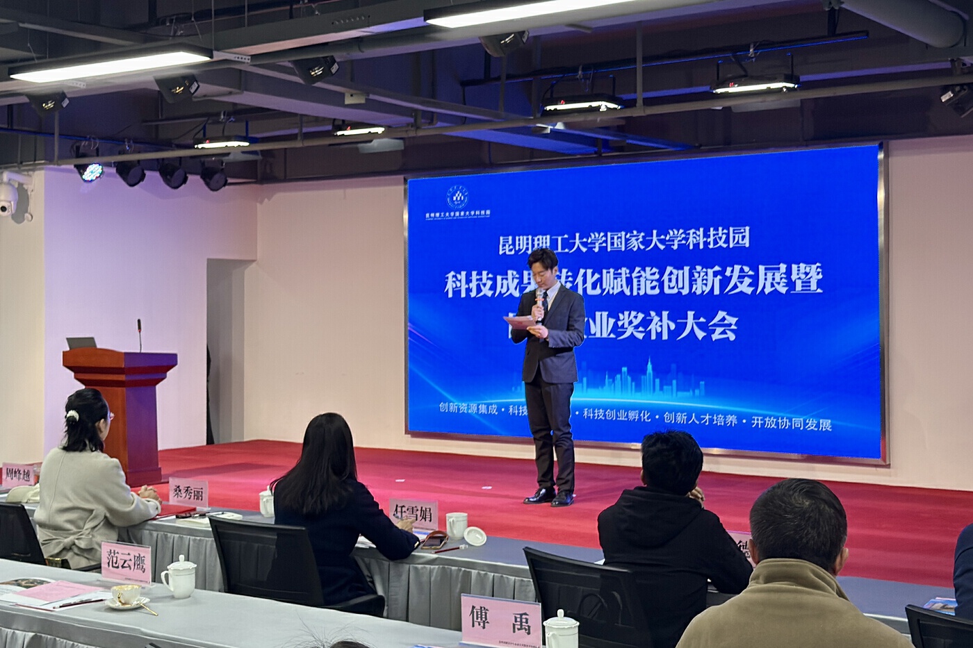 92ec30f7-ddbc-4cb3-a71b-5001aae48dab.jpg